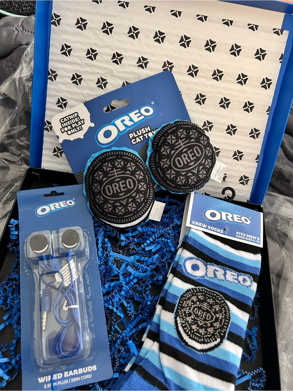 Oreo Cookie Gift Set Earbuds Socks Collectors Box.